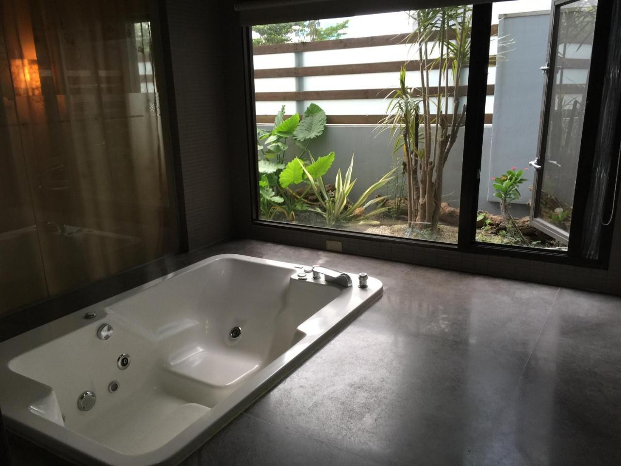 Li-Gin Motel Chiayi Extérieur photo
