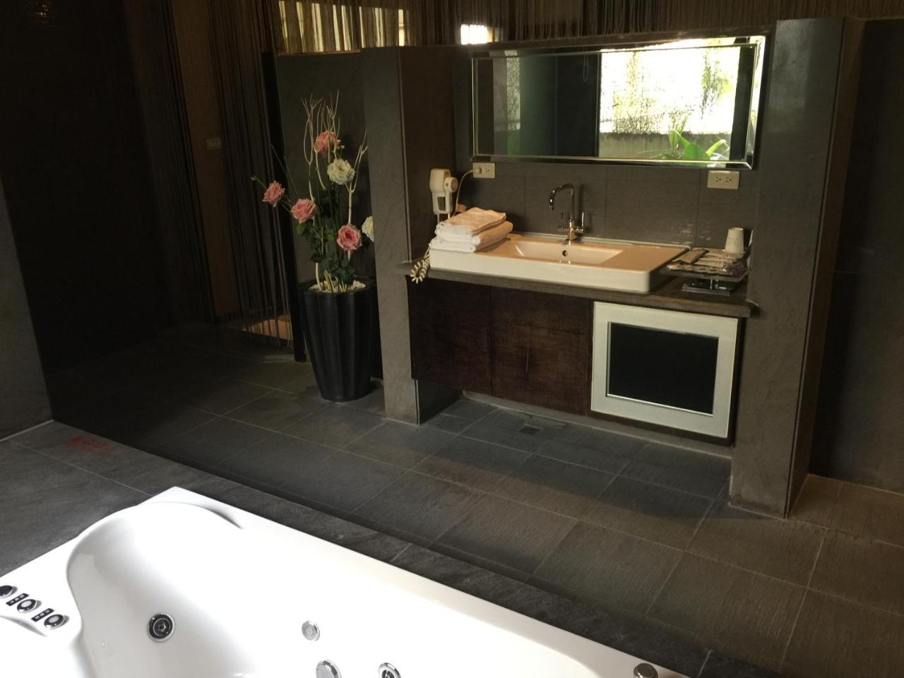 Li-Gin Motel Chiayi Extérieur photo