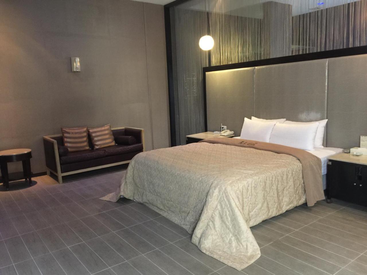 Li-Gin Motel Chiayi Extérieur photo