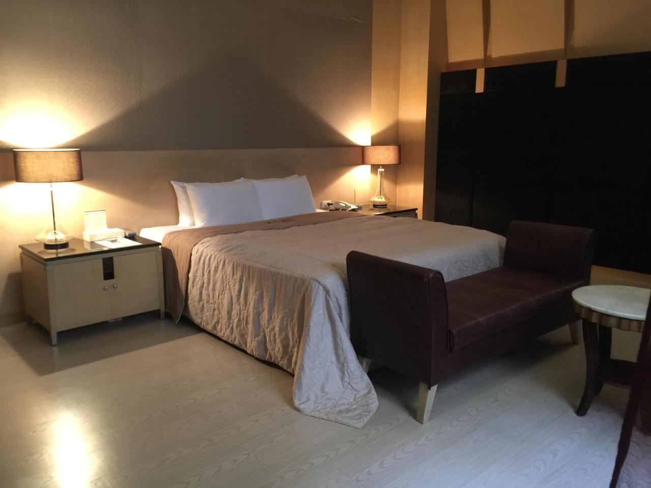 Li-Gin Motel Chiayi Extérieur photo