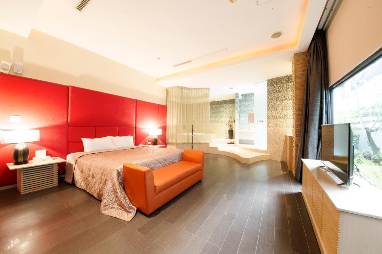 Li-Gin Motel Chiayi Extérieur photo